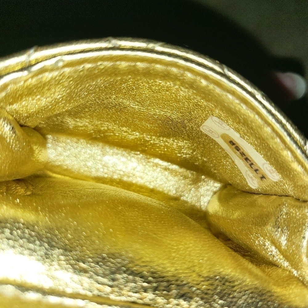 Chanel Gold Quilted Women's Bag - Picture 5 of 11